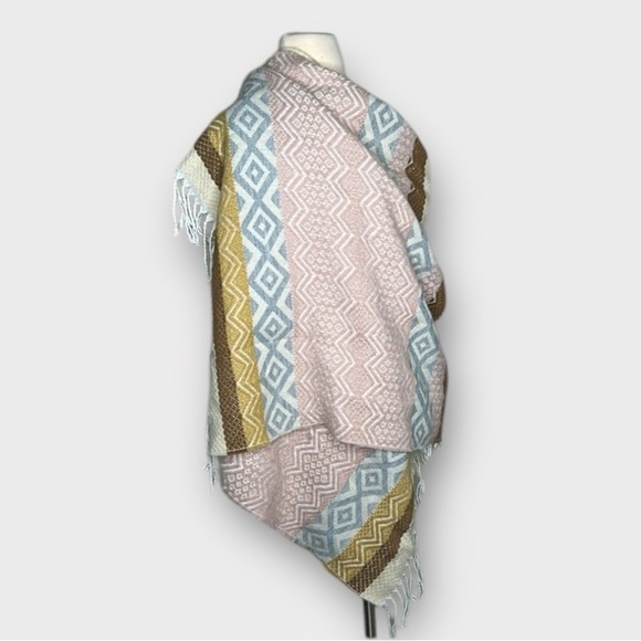 Boho  Aztec Santa Fe Print Fringe Scarf Shawl Throw Fringe Pastel Pink Ivory - Picture 1 of 9